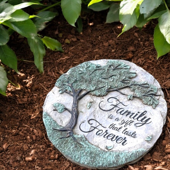 Carson Home Accents Garden Stone-Keynote Collection-“Family Is A Gift Forever” - Picture 8 of 16